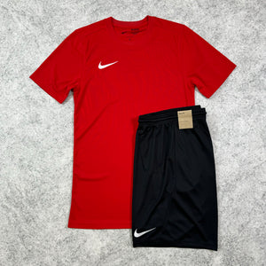 Nike Essential Set - Red / Black