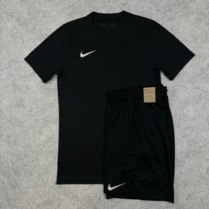 Nike Essential Set - Black / Black