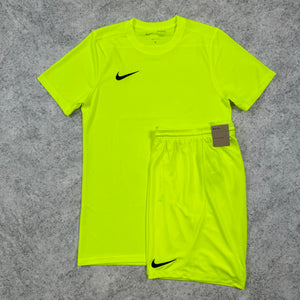 Nike Essential Set - Volt